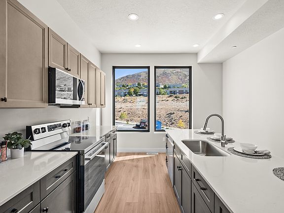 3rd image of 283 E Endurance Cir