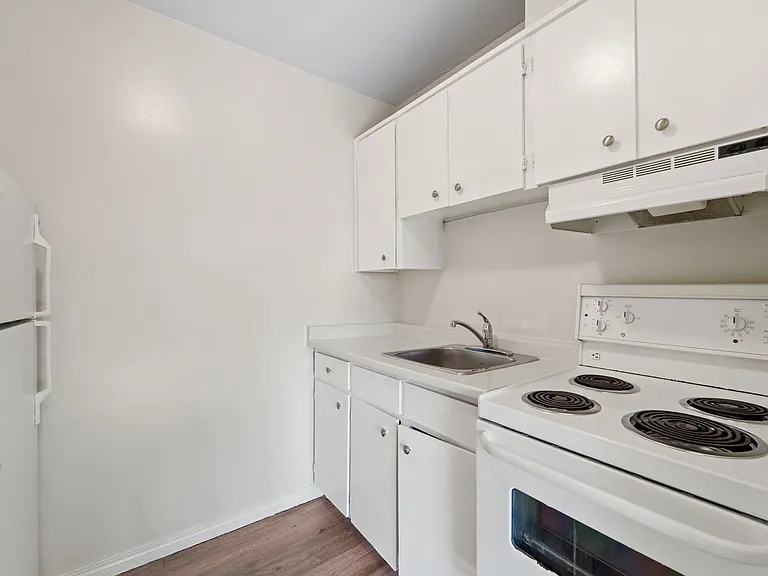 3461 Peter St — Photo 14