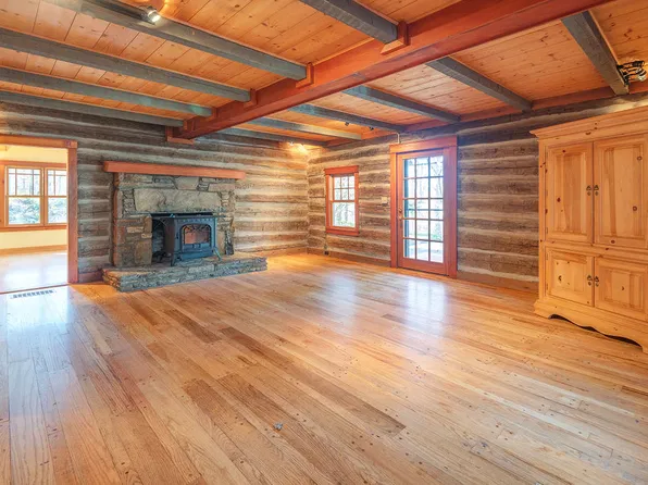 14 Woods Rd, Fairview, NC 28730
