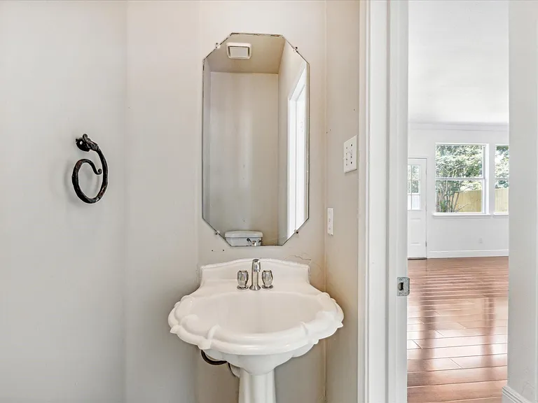 2926 Winchester Dr — Photo 24