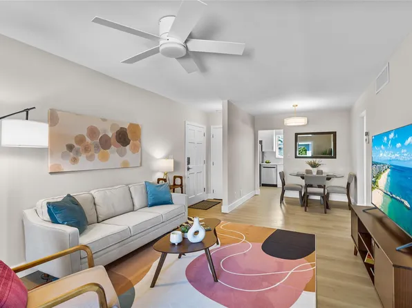 3216 SE 8th Street #305, Pompano Beach, FL 33062