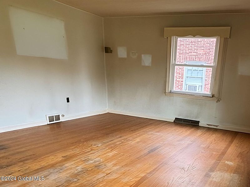 3rd image of 1162 Sunrise Boulevard