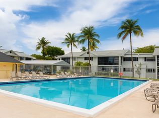 911 NE 199th St #202, Miami, FL 33179