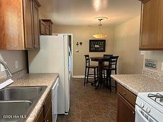 5th image of 2915 Monroe Drive