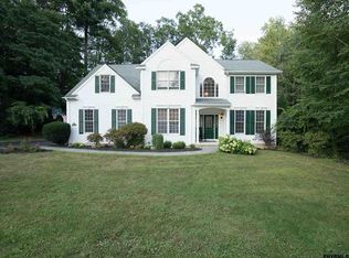 17 Cinnamon Ln, Halfmoon, NY 12065