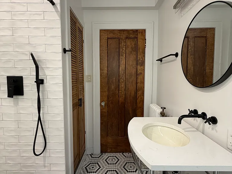 1110 Grove St #2W — Photo 8
