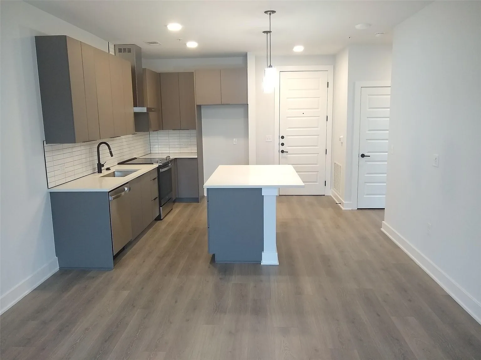 1 bed, 1.0 bath, 682 sqft, $1,750 — Photo 4