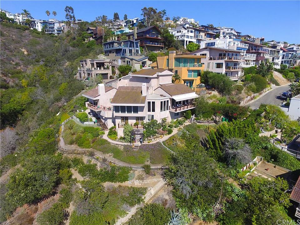 2nd image of 2457 Juanita Way
