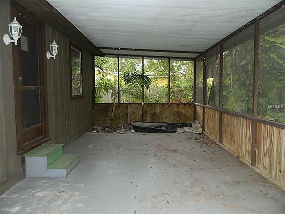 5th image of 1549 NE Eastling Ave