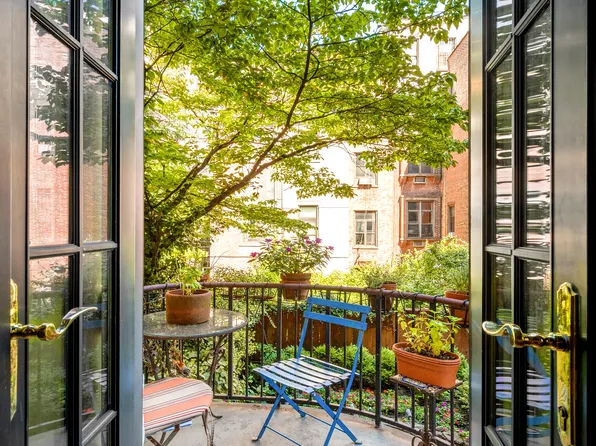 129 West 70th Street image 1 of 15