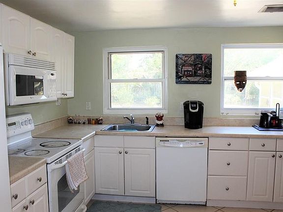 5th image of 135 Lakewood Dr