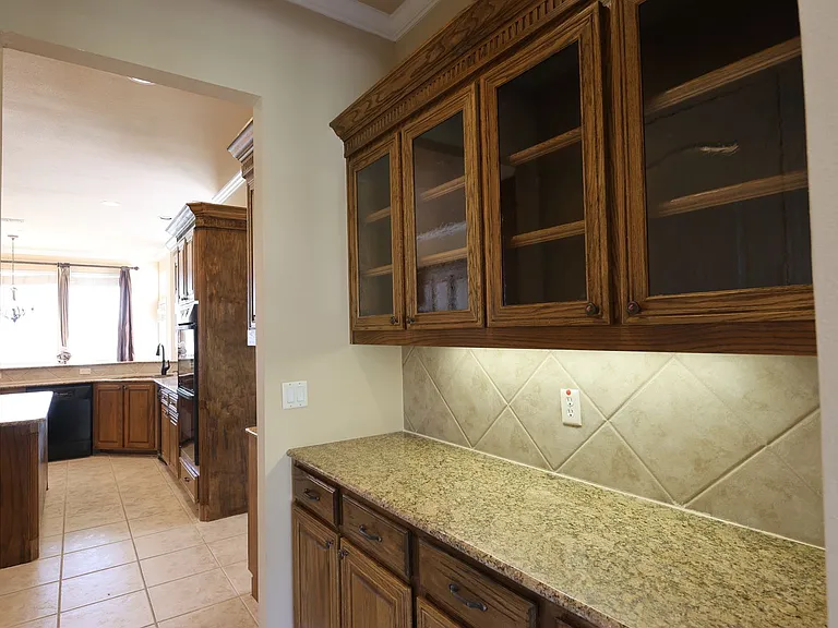 5700 FM 424 — Photo 21