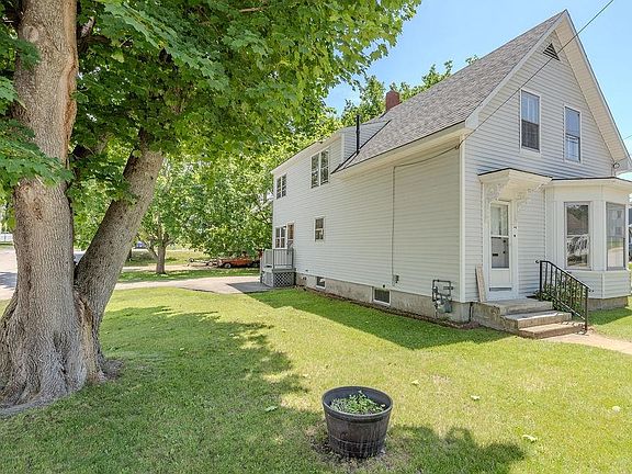 5th image of 54 Maple Street
