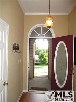 3rd image of 625 E Glenridge Ln