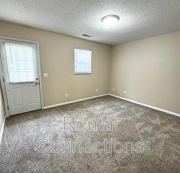 605 Old Creal Springs Rd — Photo 3