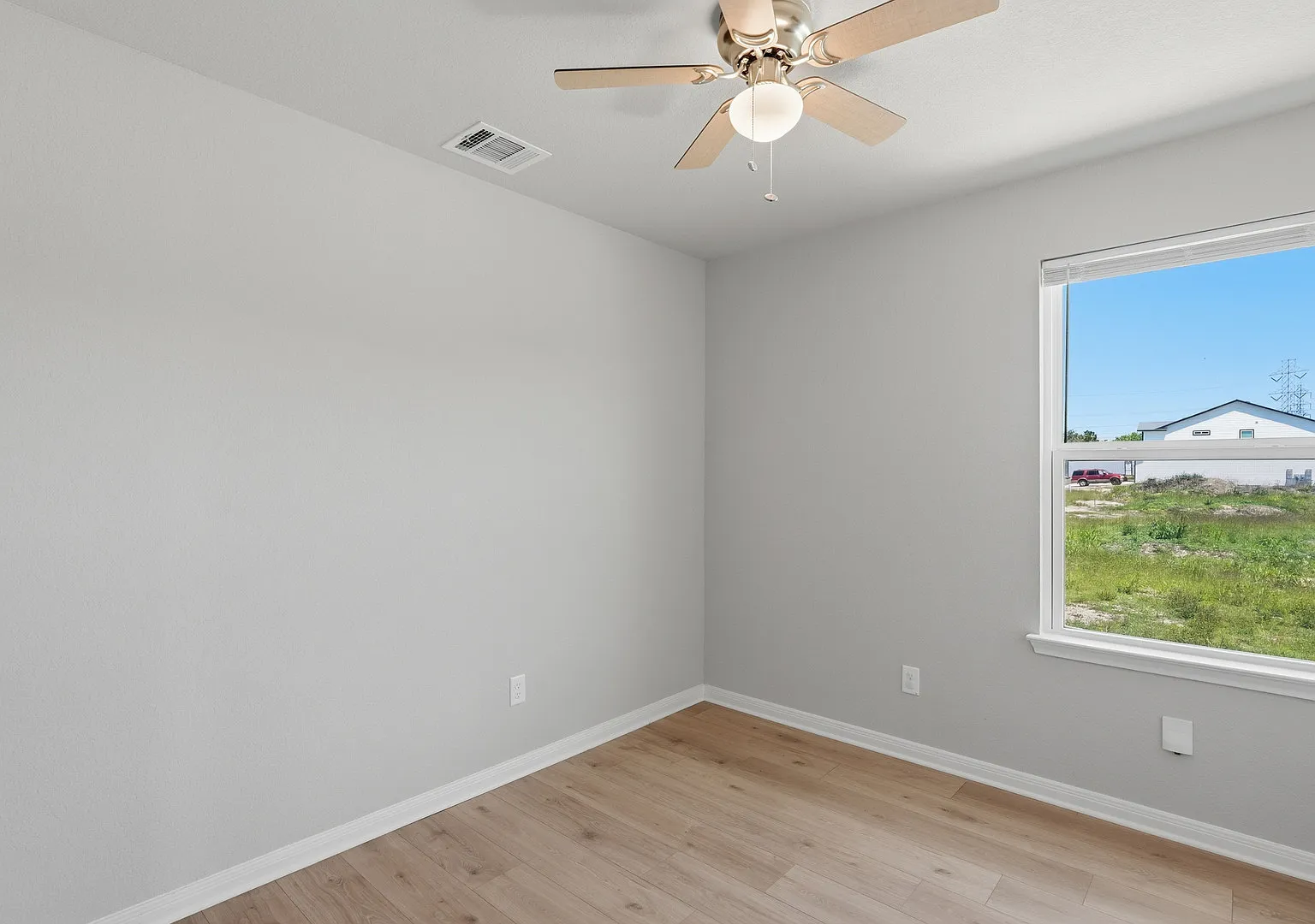 3 bed, 2.5 bath, 1556 sqft, $1,449 — Photo 4