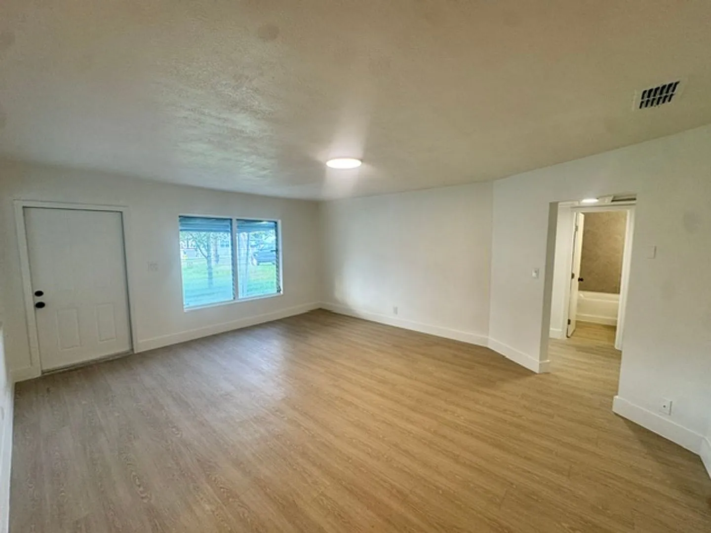 Completely Renovated 3BR/2BA Home + Private Mother-in-Law Suite — Photo 3