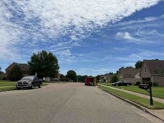 Exterior Neighborhood (street photo)