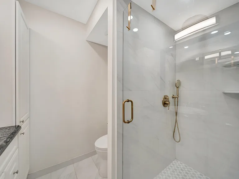 3100 NE 49th St #403 — Photo 24