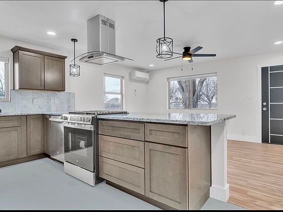5th image of 1144 Buena Vista Dr SE