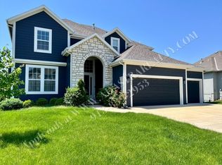 16462 S Parkwood St, Olathe, KS 66062