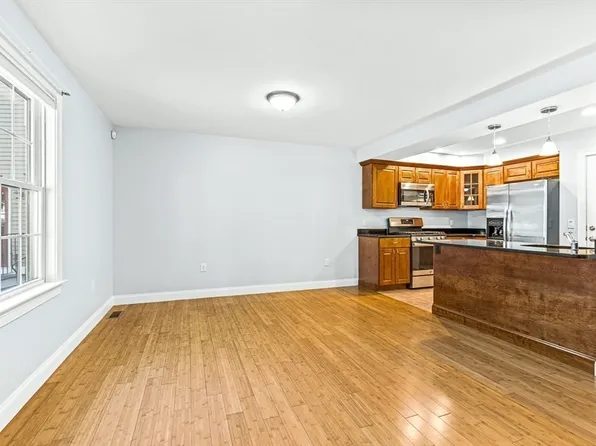 106 Green St #106, Reading, MA 01867