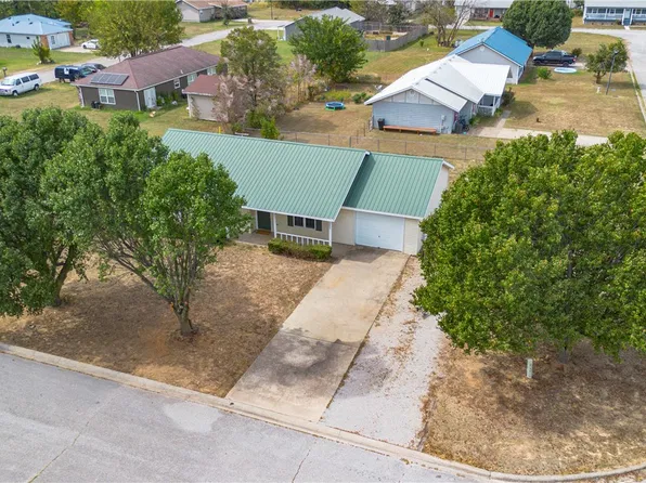 300 Estates Dr, Green Forest, AR 72638