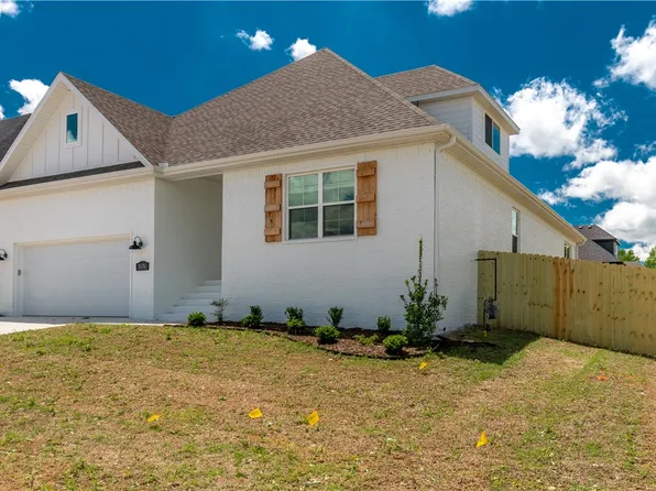3676 E Greystone Dr, Fayetteville, AR 72764