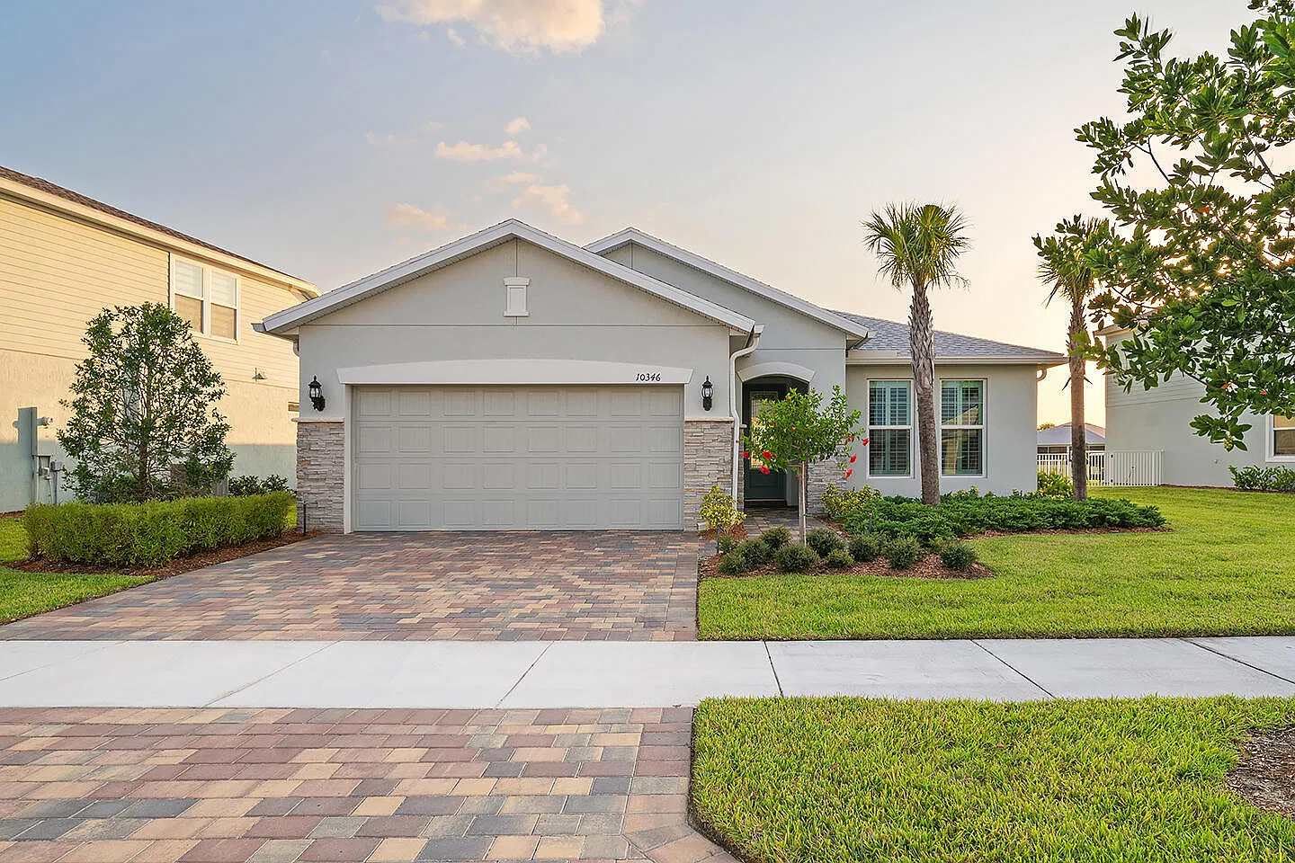 3 bed, 2.0 bath, 1972 sqft, $3,100 — Photo 2