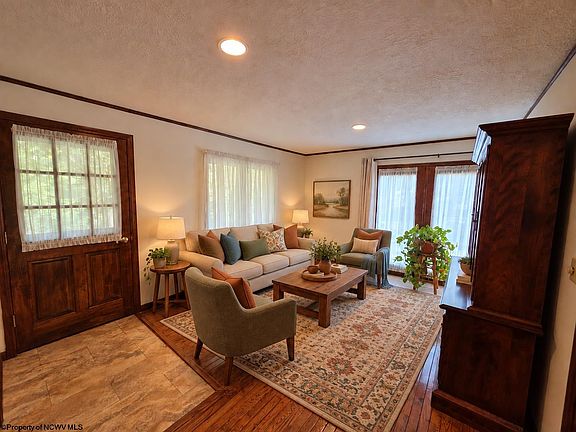 3rd image of 274 Brown Run Rd