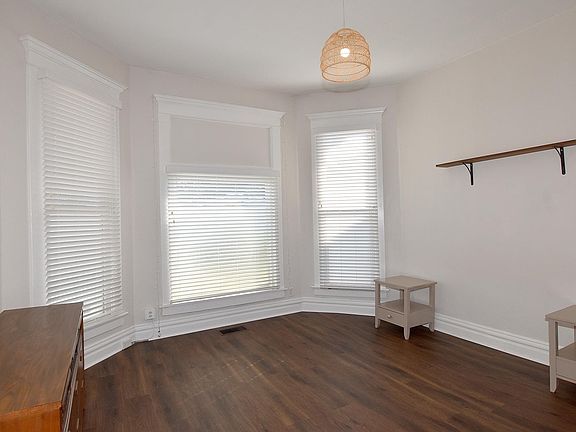 4th image of 118 Adams Ave