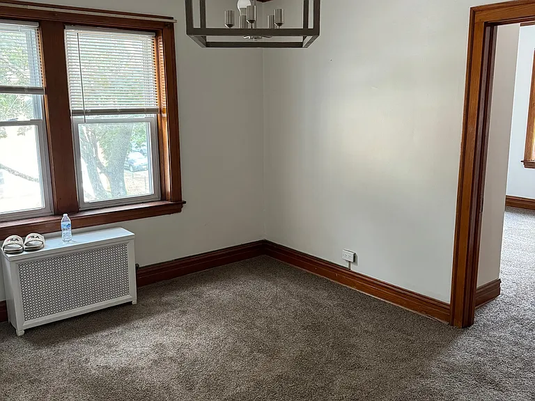 2540 N Lockwood Ave #2 — Photo 3