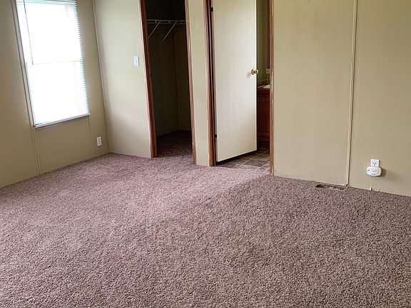 3rd image of 164 Blue Grass Vlg