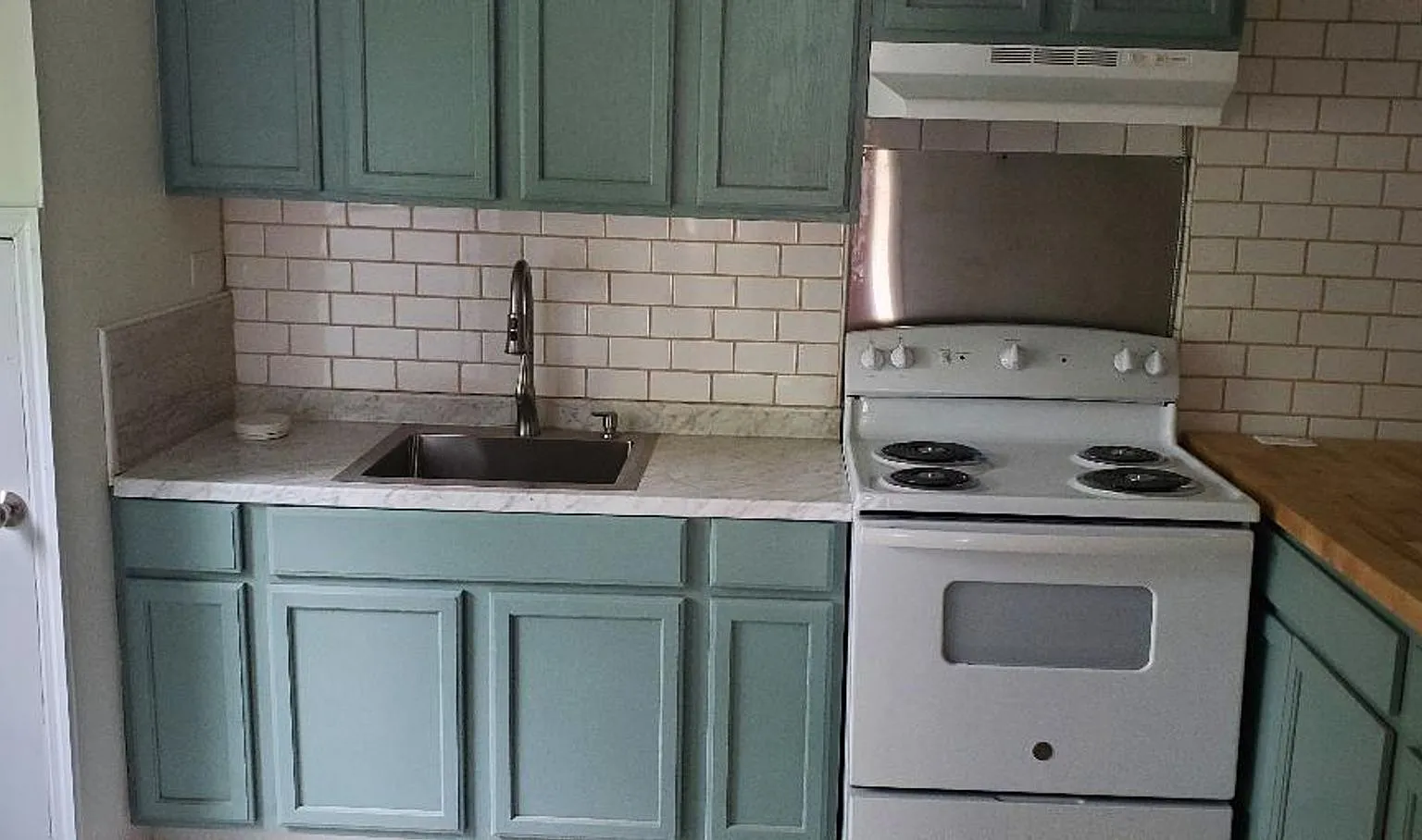 Available Now. $1100 Per Month. New Appliances And Updates!!2 Bedroom Rental Available In Columbia. — Photo 2