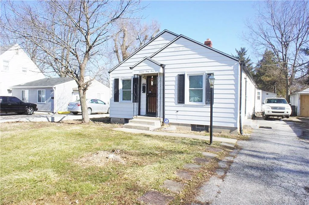 1933 N Alton Ave photo 1