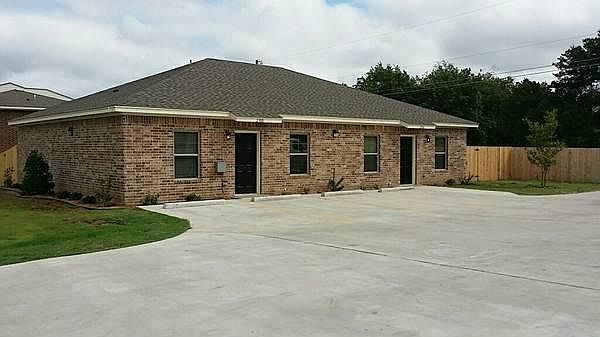 1st image of 2308 Breezy Dr