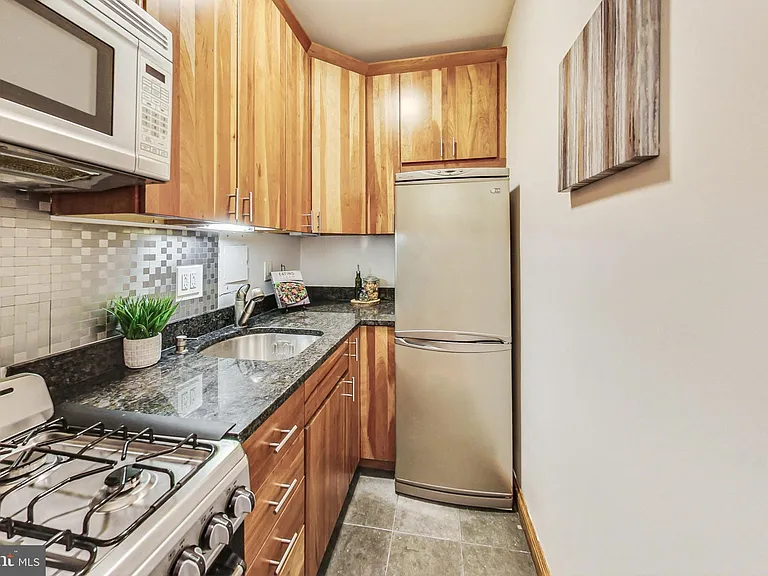 1 Scott Cir #116 — Photo 6