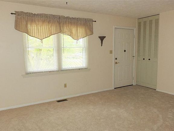 3rd image of 3578 River Park Dr
