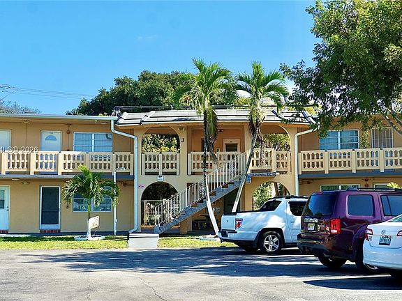 2nd image of 20311 NE 2nd Ave APT 27