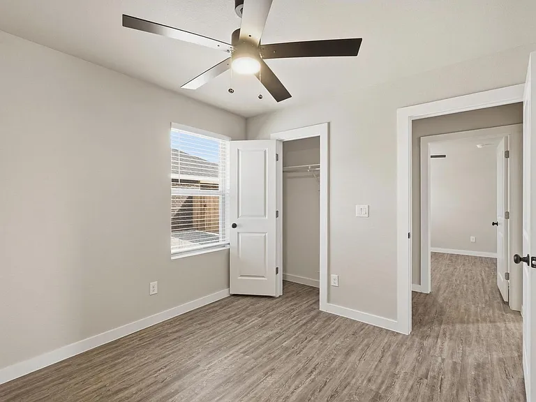 502 Elmont St — Photo 15