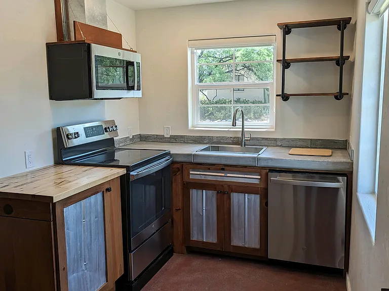 2031 N Tucker Dr — Photo 3