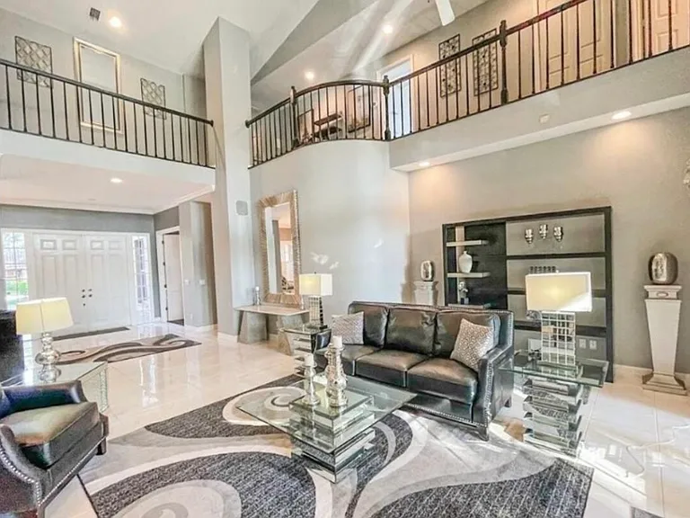 212 Silverado Dr — Photo 14