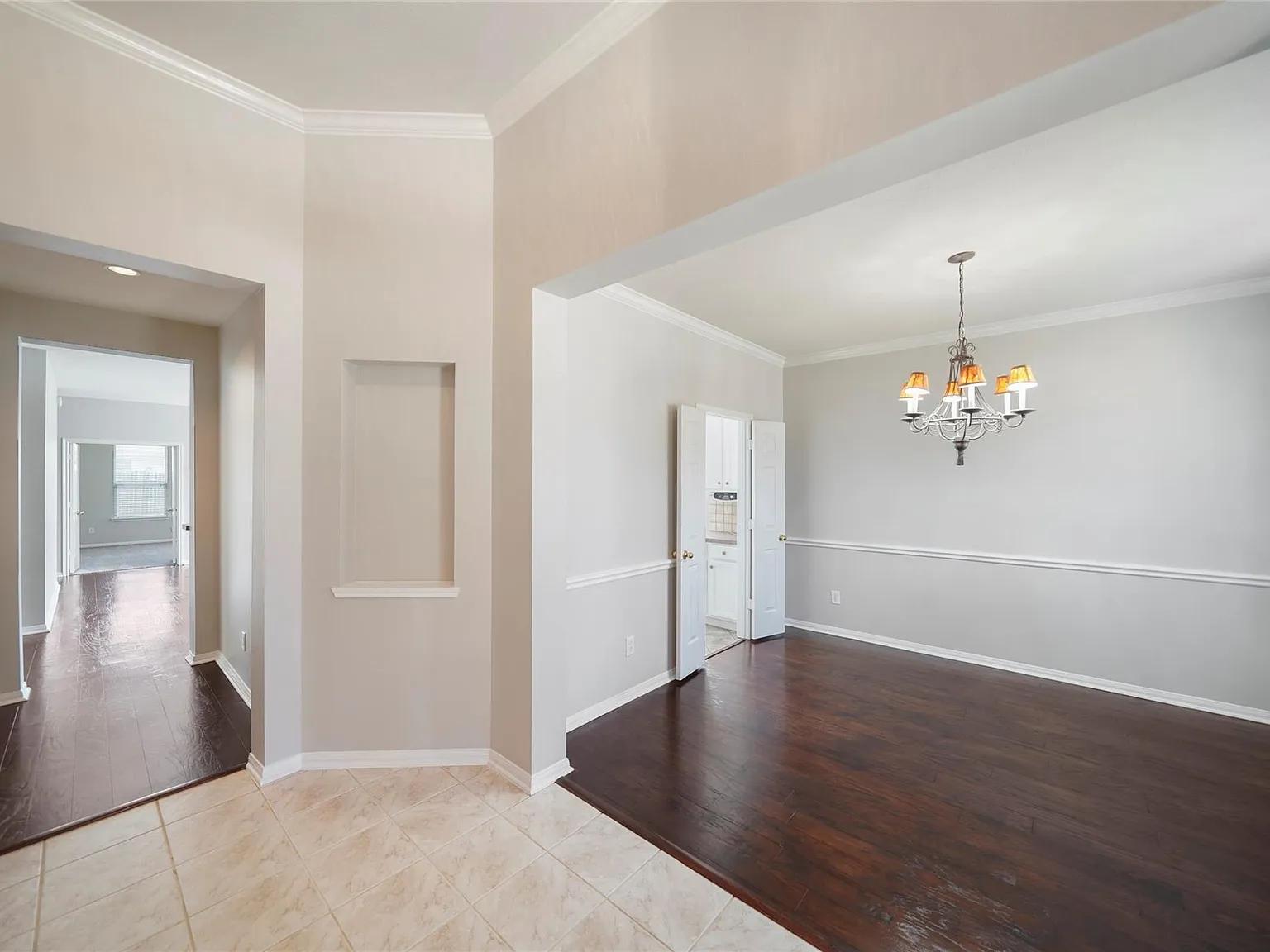 3 bed, 2.0 bath, 1945 sqft, $2,050 — Photo 3
