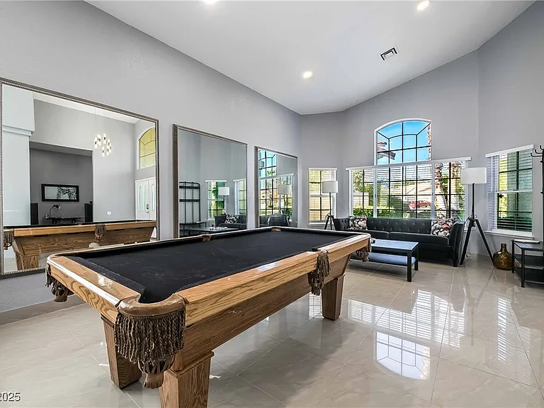 1400 Castle Crest Dr — Photo 4