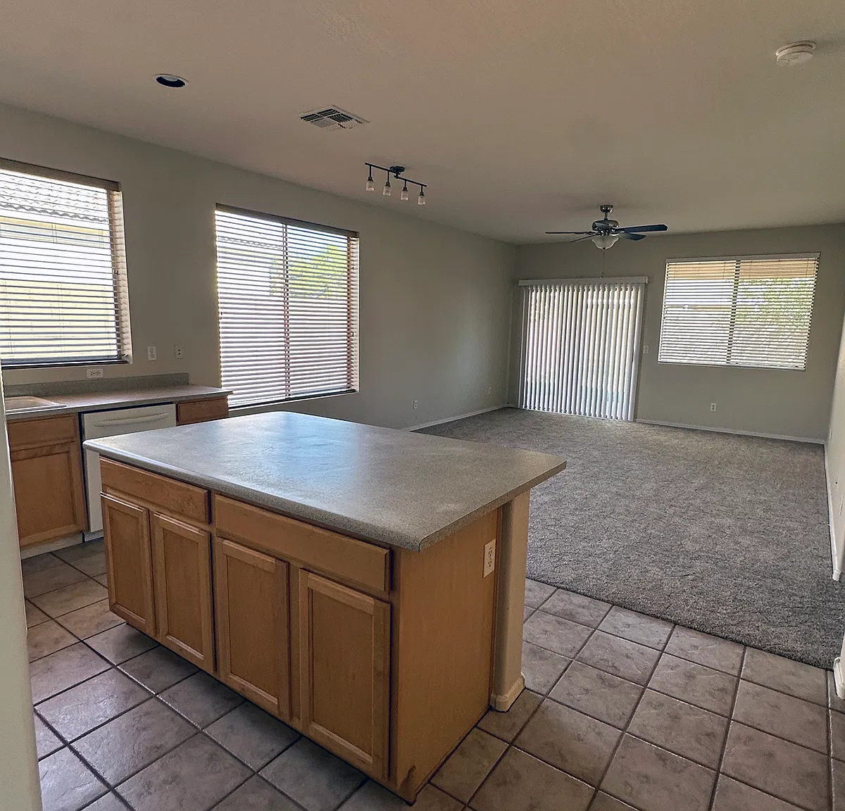 3 bed, 1820 sqft, $2,100 — Photo 4