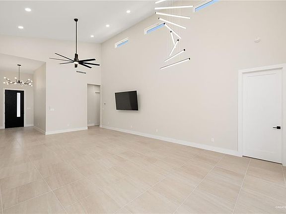 4th image of 3912 W Zimmerius Ave