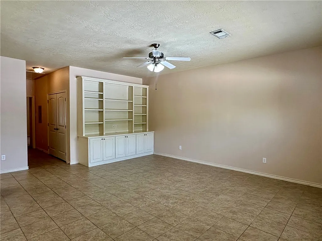 2 bed, 1128 sqft, $1,450 — Photo 3