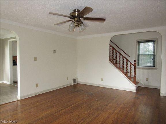 5th image of 13125 Thraves Ave