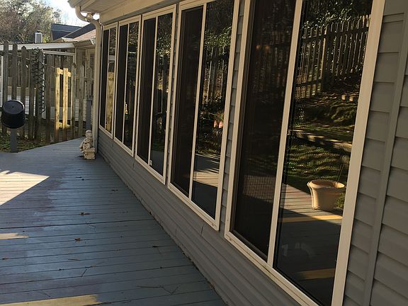 3rd image of 137 Hammond Place Cir