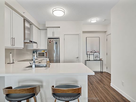 5th image of 2093 Fairview St #607